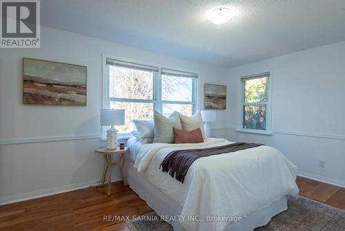 2337 Passingham Drive, Sarnia, ON - Indoor Photo Showing Bedroom