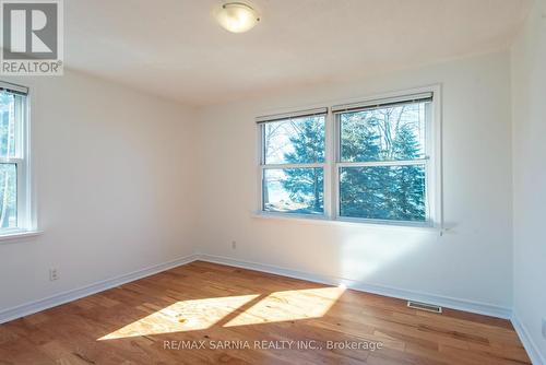 2337 Passingham Drive, Sarnia, ON - Indoor Photo Showing Other Room