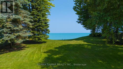 2337 Passingham Drive, Sarnia, ON - Outdoor