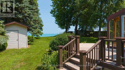 2337 Passingham Drive, Sarnia, ON - Outdoor