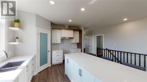 640 Ketter Way, Plympton-Wyoming, ON - Indoor Photo Showing Kitchen With Double Sink