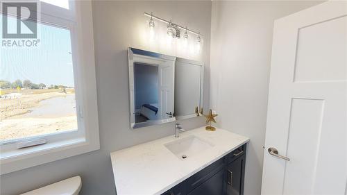 640 Ketter Way, Plympton-Wyoming, ON - Indoor Photo Showing Bathroom