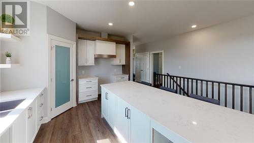 640 Ketter Way, Plympton-Wyoming, ON - Indoor Photo Showing Kitchen With Upgraded Kitchen