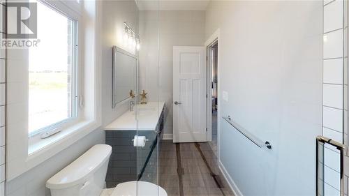 640 Ketter Way, Plympton-Wyoming, ON - Indoor Photo Showing Bathroom