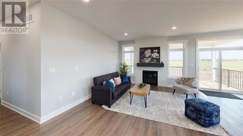 640 Ketter Way, Plympton-Wyoming, ON - Indoor Photo Showing Living Room