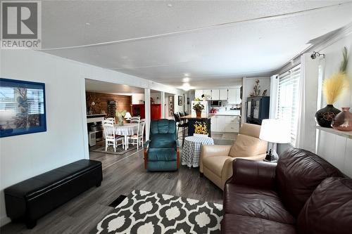 1940 London Line Unit# 4, Sarnia, ON - Indoor Photo Showing Living Room