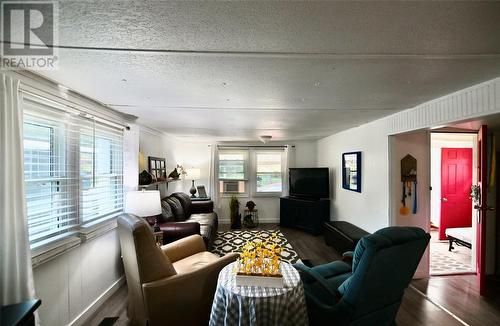 1940 London Line Unit# 4, Sarnia, ON - Indoor Photo Showing Living Room