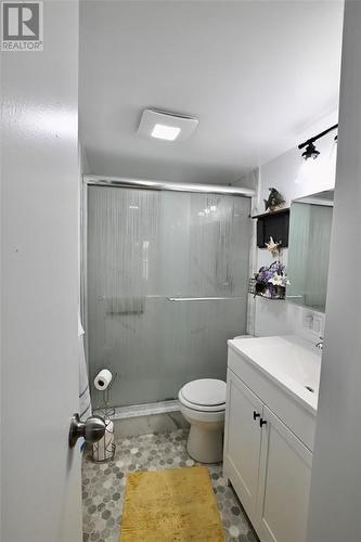 1940 London Line Unit# 4, Sarnia, ON - Indoor Photo Showing Bathroom