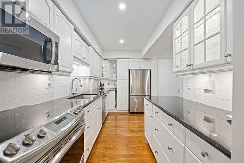 1500 Venetian Boulevard Unit# W-14, Point Edward, ON - Indoor Photo Showing Kitchen With Stainless Steel Kitchen With Upgraded Kitchen