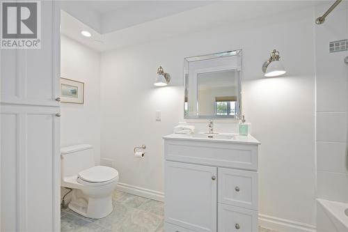 1500 Venetian Boulevard Unit# W-14, Point Edward, ON - Indoor Photo Showing Bathroom