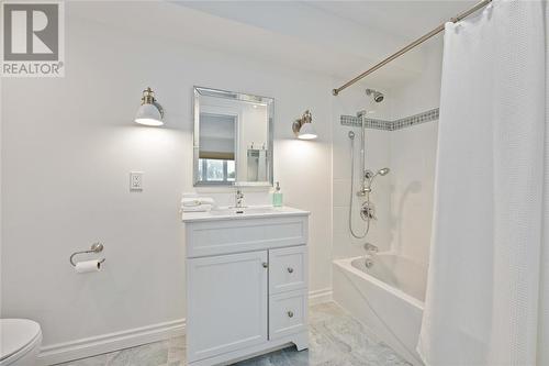 1500 Venetian Boulevard Unit# W-14, Point Edward, ON - Indoor Photo Showing Bathroom