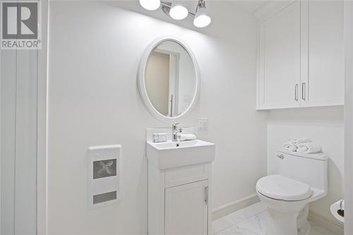 1500 Venetian Boulevard Unit# W-14, Point Edward, ON - Indoor Photo Showing Bathroom