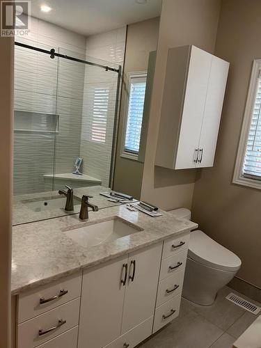 2016 Thelma Avenue, Sarnia, ON - Indoor Photo Showing Bathroom