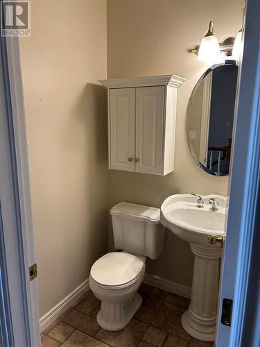 2016 Thelma Avenue, Sarnia, ON - Indoor Photo Showing Bathroom