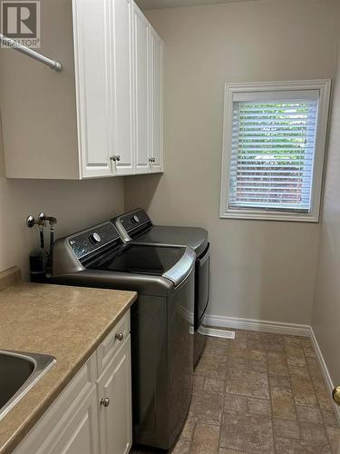 2016 Thelma Avenue, Sarnia, ON - Indoor Photo Showing Laundry Room