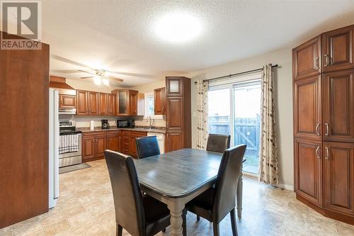 35 York Crescent Unit# 35, Sarnia, ON - Indoor Photo Showing Dining Room