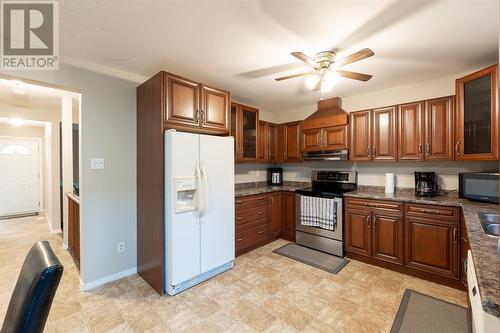 35 York Crescent Unit# 35, Sarnia, ON - Indoor Photo Showing Kitchen With Double Sink