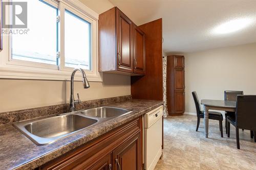 35 York Crescent Unit# 35, Sarnia, ON - Indoor Photo Showing Kitchen With Double Sink