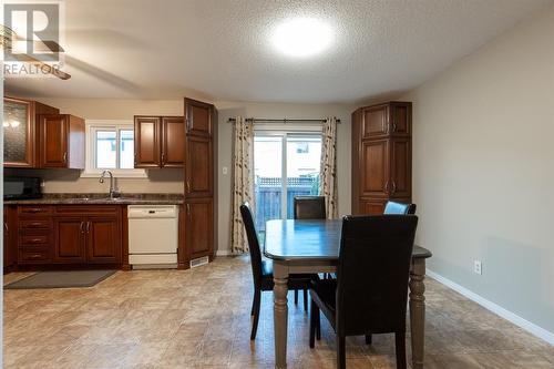 35 York Crescent Unit# 35, Sarnia, ON - Indoor Photo Showing Dining Room