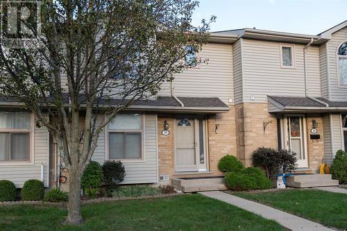 35 York Crescent Unit# 35, Sarnia, ON - Outdoor With Facade