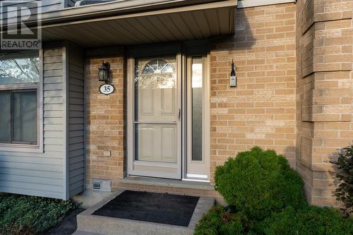 35 York Crescent Unit# 35, Sarnia, ON - Outdoor With Exterior