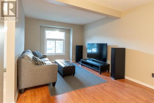 35 York Crescent Unit# 35, Sarnia, ON - Indoor Photo Showing Living Room