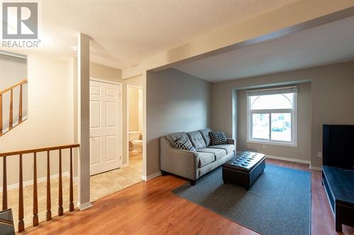 35 York Crescent Unit# 35, Sarnia, ON - Indoor Photo Showing Living Room