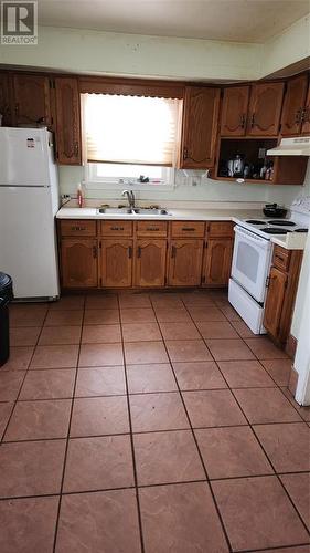 614 Confederation Street, Sarnia, ON - Indoor Photo Showing Kitchen With Double Sink