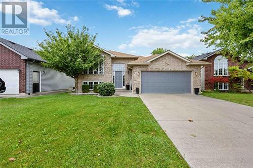 4018 Applewood Drive, Petrolia, ON - Outdoor With Facade