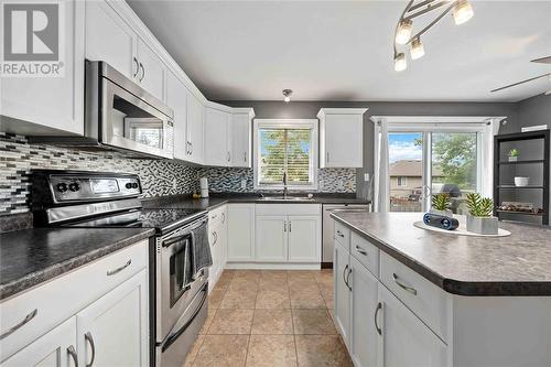 4018 Applewood Drive, Petrolia, ON - Indoor Photo Showing Kitchen