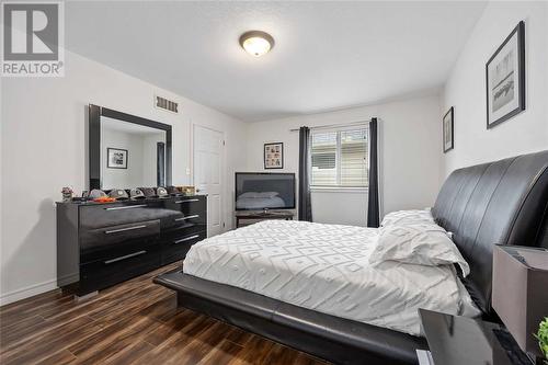 4018 Applewood Drive, Petrolia, ON - Indoor Photo Showing Bedroom