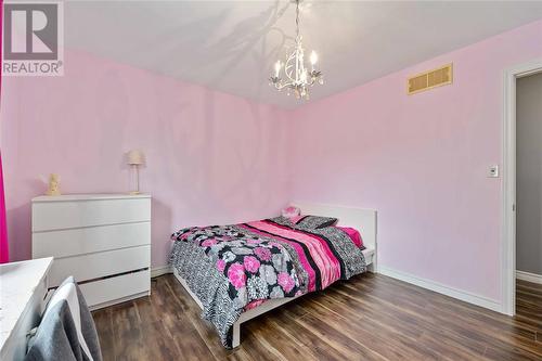 4018 Applewood Drive, Petrolia, ON - Indoor Photo Showing Bedroom