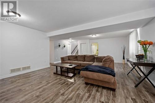 4018 Applewood Drive, Petrolia, ON - Indoor Photo Showing Living Room