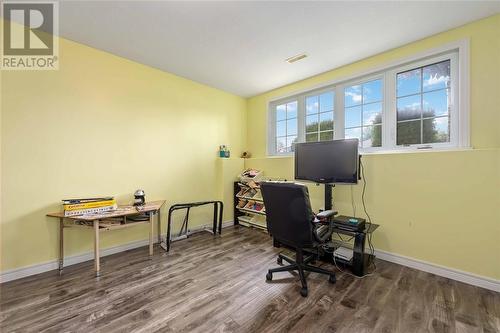 4018 Applewood Drive, Petrolia, ON - Indoor Photo Showing Other Room