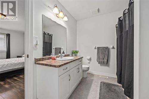 4018 Applewood Drive, Petrolia, ON - Indoor Photo Showing Bathroom