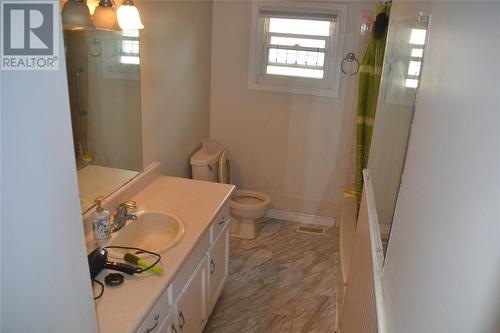 1012 Plymouth Street, Sarnia, ON - Indoor Photo Showing Bathroom