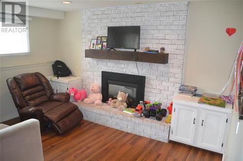 1012 Plymouth Street, Sarnia, ON - Indoor Photo Showing Living Room With Fireplace