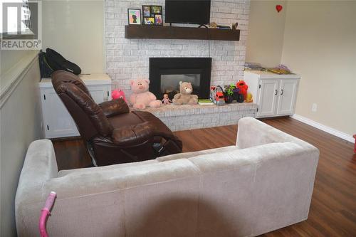 1012 Plymouth Street, Sarnia, ON - Indoor Photo Showing Living Room With Fireplace