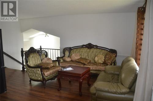 1012 Plymouth Street, Sarnia, ON - Indoor Photo Showing Living Room