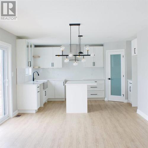 478 Huron Street, Plympton-Wyoming, ON - Indoor Photo Showing Kitchen