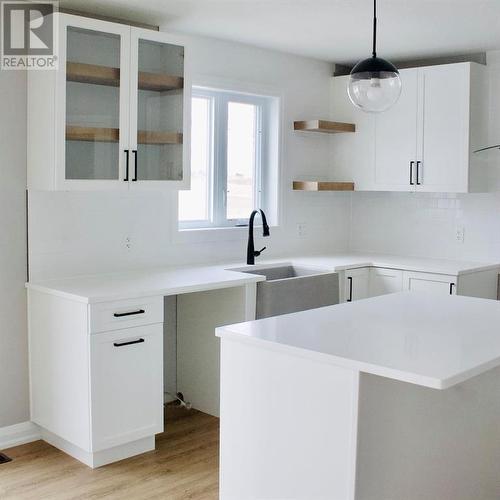 478 Huron Street, Plympton-Wyoming, ON - Indoor Photo Showing Kitchen