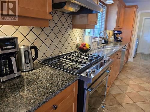 1278 Michigan Avenue, Sarnia, ON - Indoor Photo Showing Kitchen With Double Sink