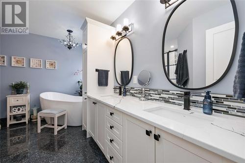 1278 Michigan Avenue, Sarnia, ON - Indoor Photo Showing Bathroom