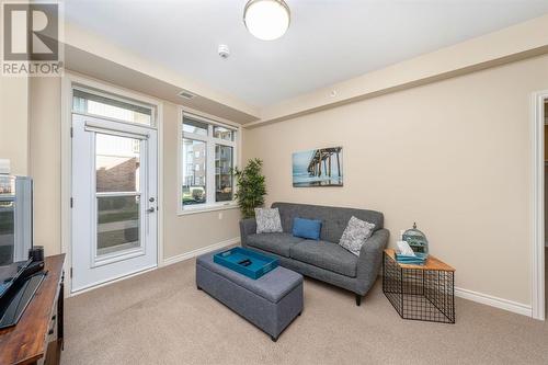 180 Bunker Avenue Unit# 425, St Clair, ON - Indoor Photo Showing Living Room