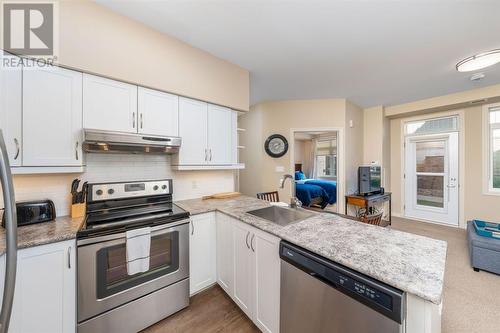 180 Bunker Avenue Unit# 425, St Clair, ON - Indoor Photo Showing Kitchen