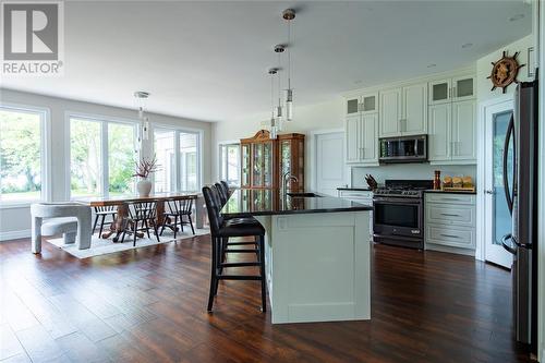 3394 Schram Drive, Plympton-Wyoming, ON - Indoor Photo Showing Kitchen With Upgraded Kitchen