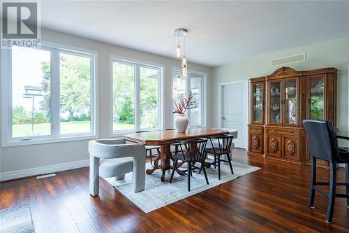 3394 Schram Drive, Plympton-Wyoming, ON - Indoor Photo Showing Dining Room