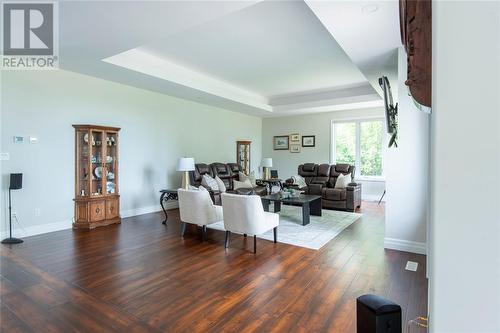 3394 Schram Drive, Plympton-Wyoming, ON - Indoor Photo Showing Living Room