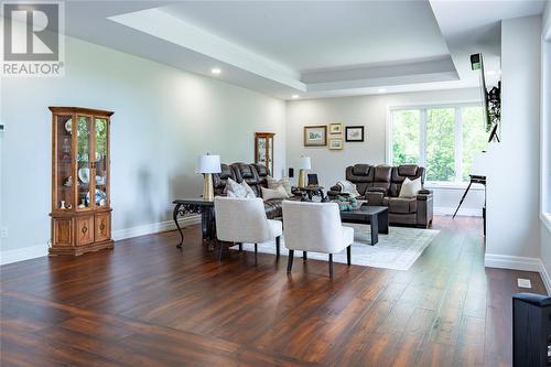 3394 Schram Drive, Plympton-Wyoming, ON - Indoor Photo Showing Living Room