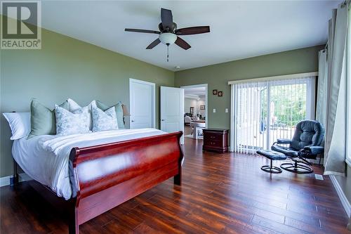 3394 Schram Drive, Plympton-Wyoming, ON - Indoor Photo Showing Bedroom